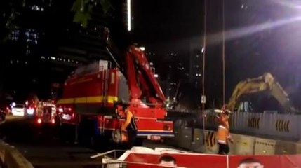 120 Personel Gabungan Bongkar Papan Reklame di JPO