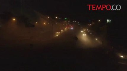 Begini Detik-Detik Robohnya Gedung Mangkrak Panin Bank