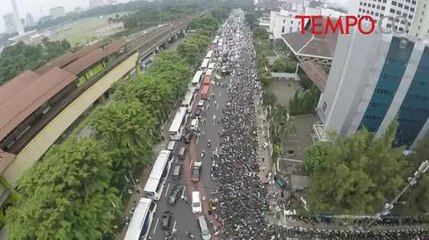 Video herunterladen: Aksi Massa Ormas Islam 4 November (Dilihat dari Udara)