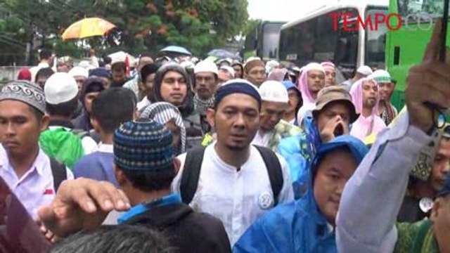 Demo Super Damai 212 Berjalan Kondusif, Massa Aksi Punguti Sampah