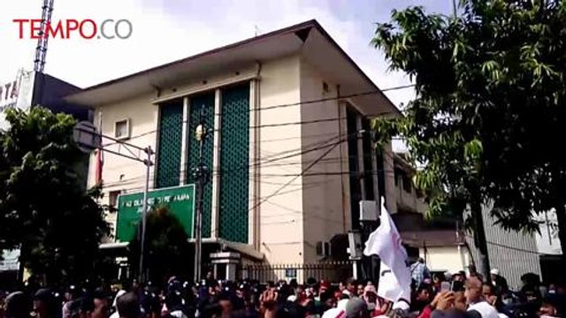 Sidang Perdana Kasus Penistaan Agama, Pengunjung Meluber