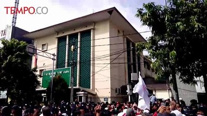Sidang Perdana Kasus Penistaan Agama, Pengunjung Meluber