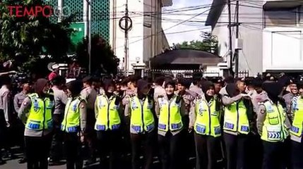 Sidang Ahok, Dua Kelompok Massa Berhadap-hadapan