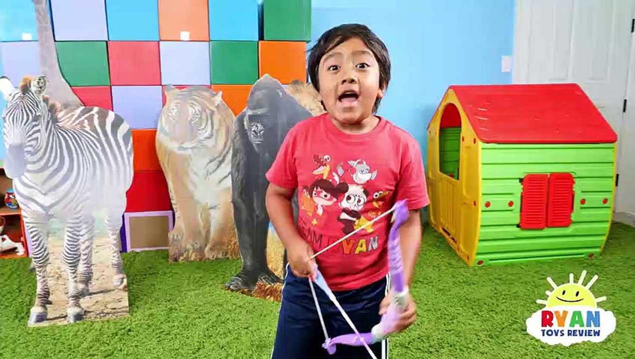Ryan Pretend Play with Zoo animals for Children Hide and Seek ...