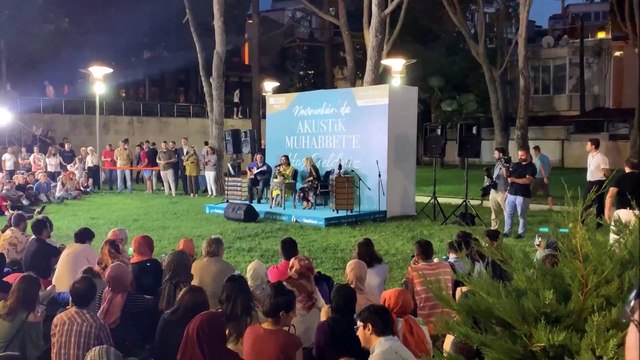 Burcu Güneş… ÜSKÜDAR NEVMEKAN’DA “AKUSTİK MUHABBET”TE SEVENLERİYLE BİR ARAYA GELDİ