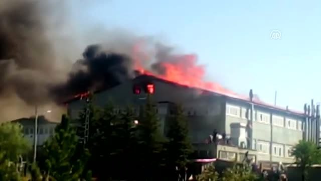 Av tüfeği üretimi yapılan silah fabrikasında yangın