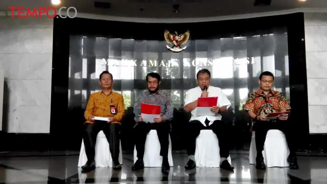 MK Copot Tugas dan Wewenang Patrialis Akbar sebagai Hakim Konstitusi