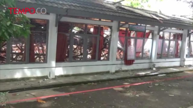 Bangunan SMAN 17 Makassar Ambruk Usai Diterjang Angin Kencang