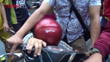 Tertangkap Mencuri Pemuda Ini Dihajar Warga