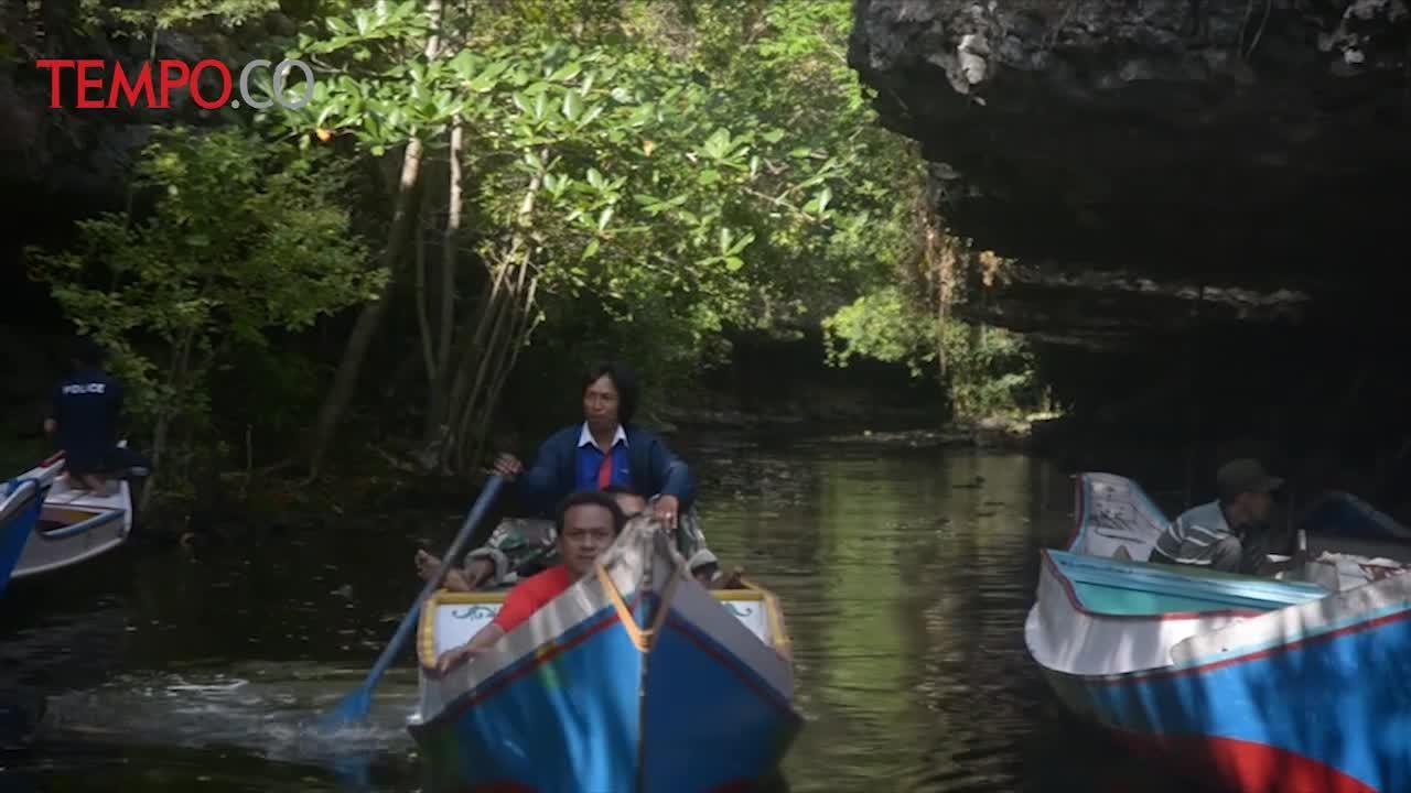 Pesona Perbukitan Karst Kampung Berua Rammang-rammang