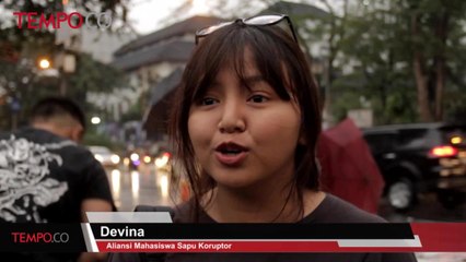 Resah Akan Korupsi, Mahasiswa Gelar Aksi Bakar e-KTP