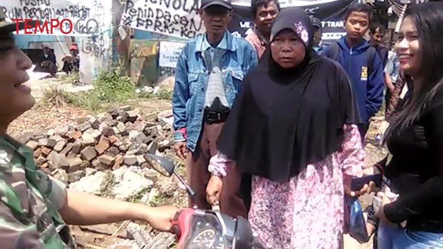 Aksi Warga Tolak Penggusuran Jalur Kereta Api Cepat Indonesia Cina