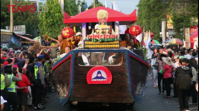 Ribuan Umat Budha Ikuti Kirab Waisak di Candi Borobudur