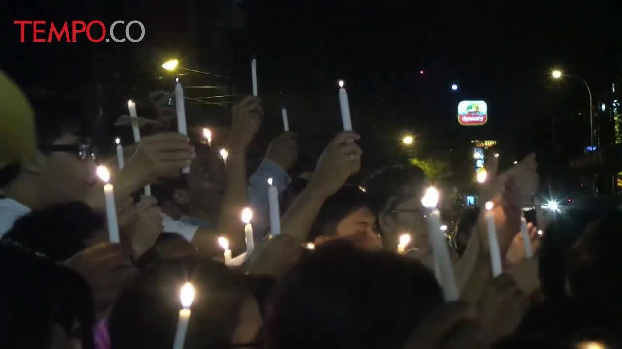 Ribuan Massa di Yogya Gelar Aksi Lilin untuk Ahok