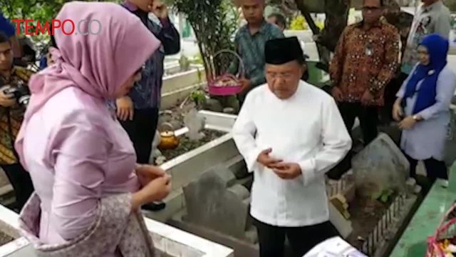 Jelang Ramadan Wapres JK Ziarahi Makam Orang Tuanya di Makassar