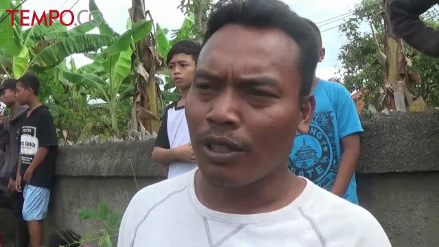 Truk Angkut Tanah Tabrak Truk Pengangkut Air Minum Kemasan di Jalan Raya Serang
