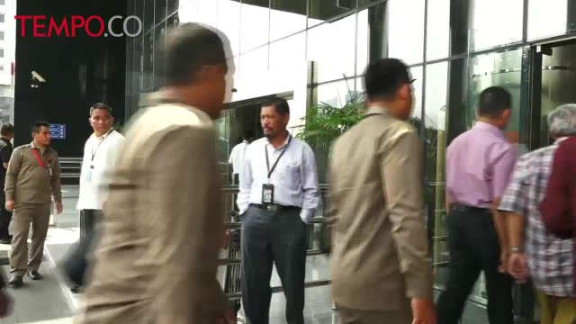 6 Tersangka Kasus Suap DPRD Jatim Digelandang ke Gedung KPK