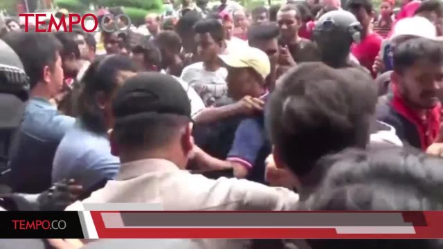 Unjuk Rasa Pengunsi Rohingya di Makassar Berakhir Ricuh