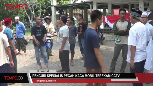 Pencuri Spesialis Pecah Kaca Mobil Terekam CCTV