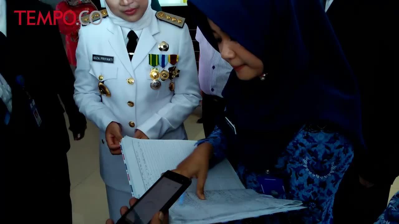 Lahir Tepat di Tanggal 17 Agustus, 5 Bayi di Brebes Dapat Hadiah dari Bupati