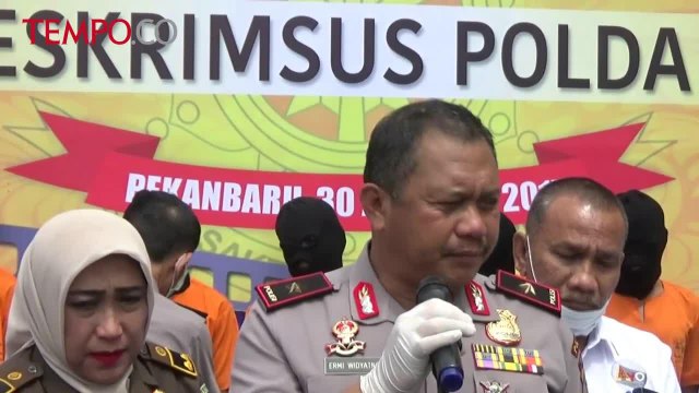 Polda Riau Musnahkan 18 ribu Botol Miras Oplosan