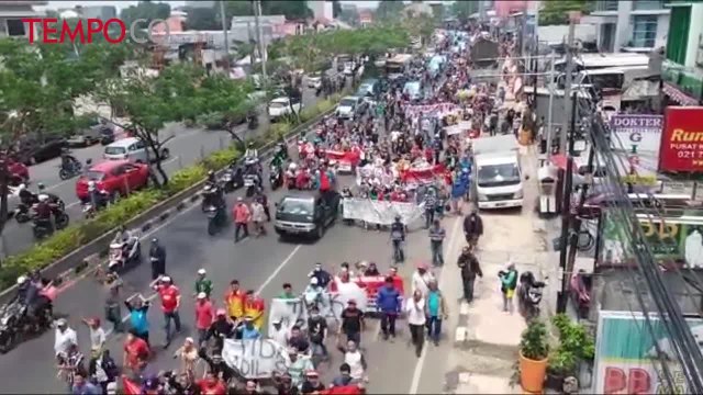 Tolak Jalan Satu Arah, Ratusan Warga Demo Kantor Wali Kota Depok