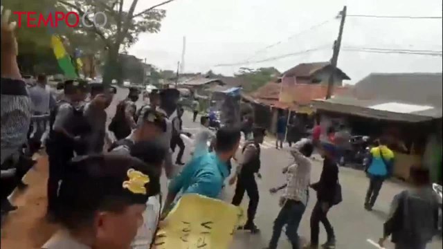Tagih Janji Gubernur, HUT Banten Diwarnai Demo Ricuh Mahasiswa