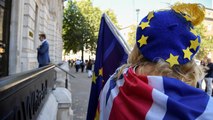 Νέες πιέσεις δέχεται η βρετανική λίρα λόγω Brexit