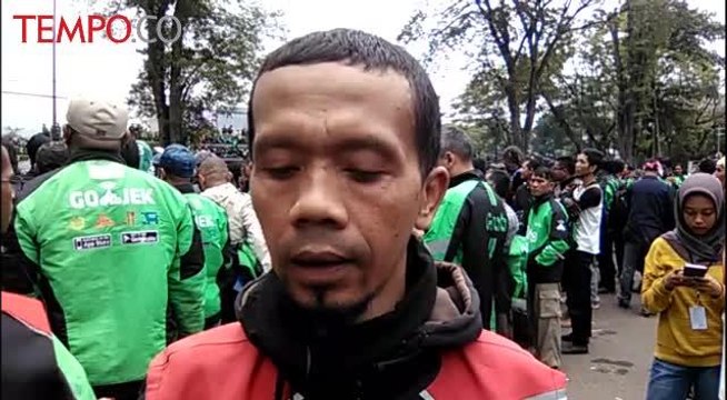 Ribuan Pengemudi Transportasi Online Geruduk Gedung Sate