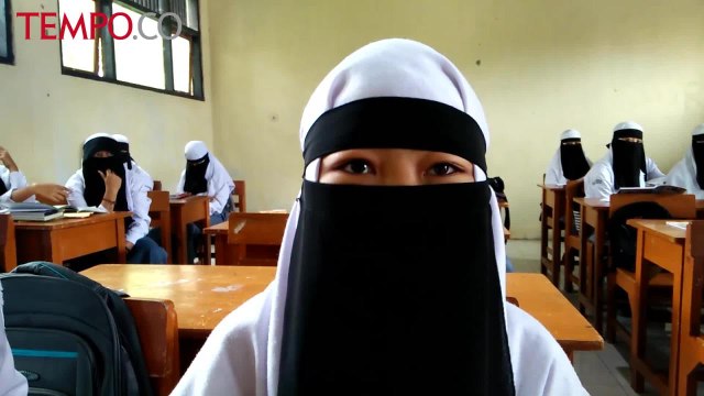Siswi SMK di Tegal Ini Wajib Pakai Cadar, Ini Alasannya