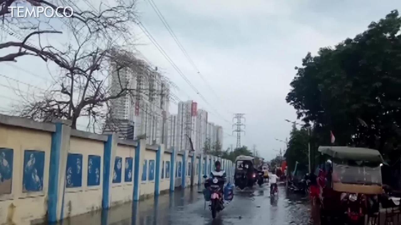 Bulan Purnama Akibatkan Banjir Rob di Muara Angke