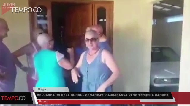 Keluarga Ini Rela Gundul Semangati Saudaranya yang Terkena Kanker