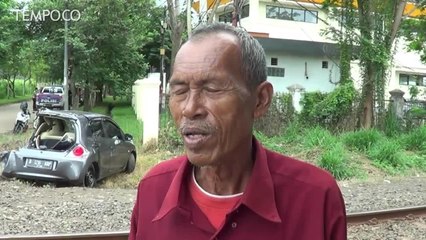 Mobil Berpenumpang Ibu dan Dua Anak Ditabrak Kereta Dekat Kantor Pemkot Serang