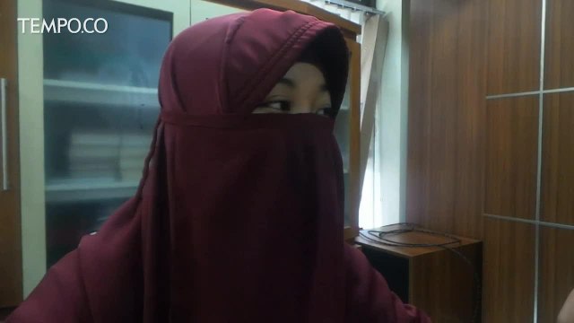 Pelarangan Bercadar, Sambil Menangis Mahasiswi Ini Curhat