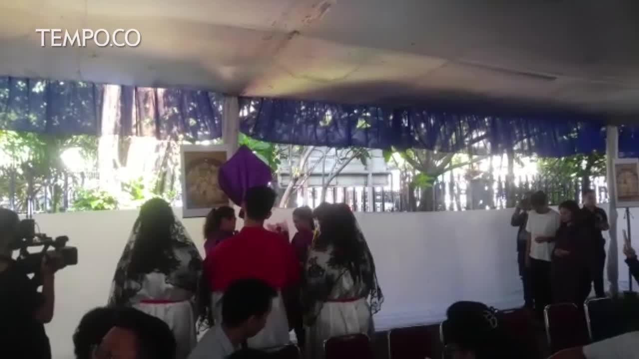 Visualisasi Jalan Salib di Gereja Katedral Jakarta