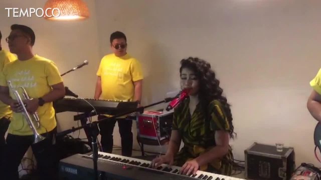 Yura Yunita Bawakan Lagu Intuisi