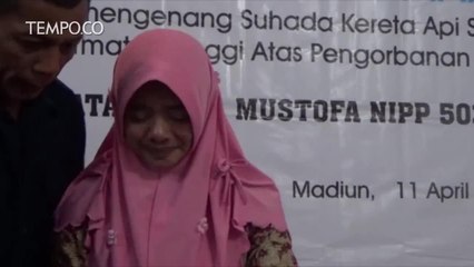 Istri Masinis KA Sancaka Menangis Pilu di Depan Prasasti