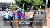 Menjelang Hari Kartini, Polwan Berkebaya Atur Lalu Lintas