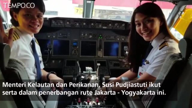 Menteri Susi Pudjiastuti Rayakan Hari Kartini di Pesawat