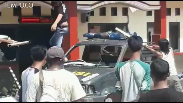 Ratusan Warga Serang Mapolsek Bayah, Ini Alasannya