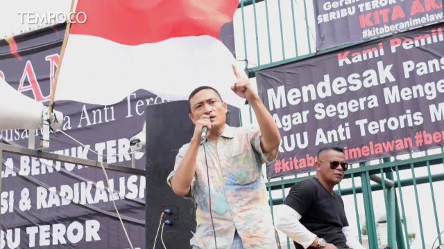 Aksi di Depan DPR, Warga Tuntut Segera Disahkan UU Terorisme