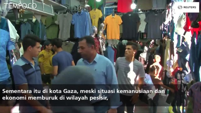 Warga Palestina Salat Idul Fitri di perbatasan Gaza-Israel