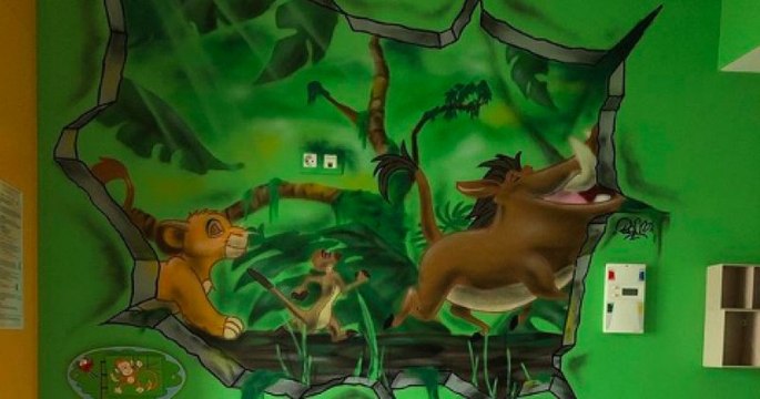 Un street artiste égaie les hôpitaux pour enfants avec ses magnifiques fresques