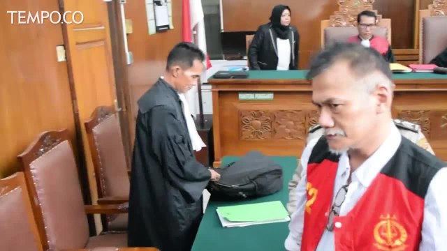 Tio Pakusadewo Siap Terima Vonis tapi Sidang Ditunda