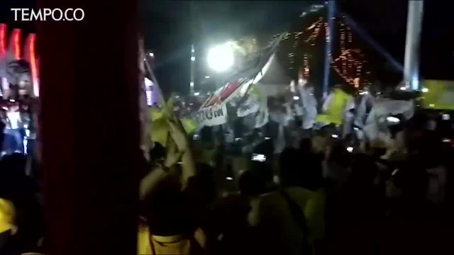 Ribuan Massa Pendukung Jokowi - Ma'ruf Amin Padati Tugu Proklamasi