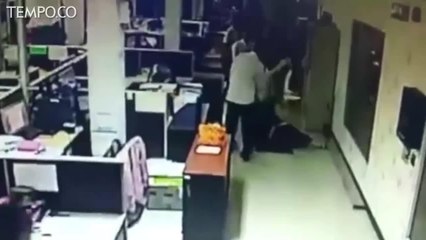 Detik-detik Ponsel Meledak Melukai Pegawai Pemprov Riau