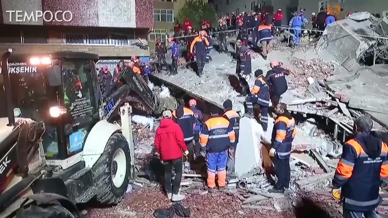 Apartemen 8 Lantai Runtuh di Turki, Sejumlah Orang Terjebak di Puing-puing