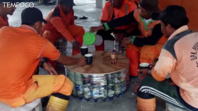 Warga Kepulauan Seribu Manfaatkan Sampah Plastik Jadi Ecobrick