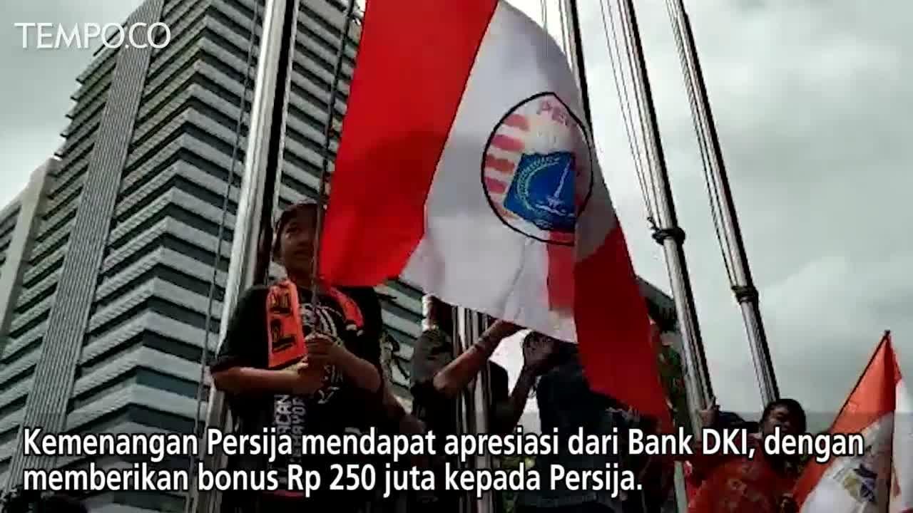 Persija Juara Liga 1, Jakmania Pesta, Bonus Mengucur