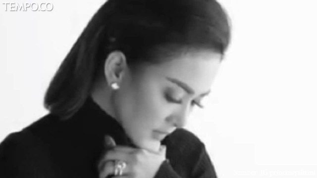 Misteri Kode-Kode Hubuntan Syahrini dan Reino Barack